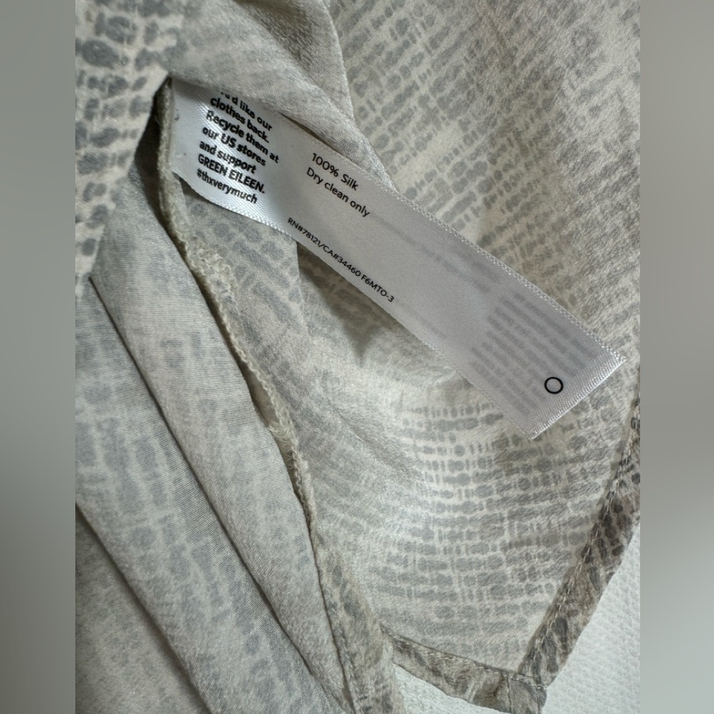 Eileen Fisher Petite LG Silk t-shirt cream and gray - Picture 4 of 5